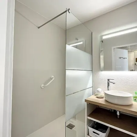 Les Felibriges - 2-room Flat - Ideal For Congresses In Apartment
